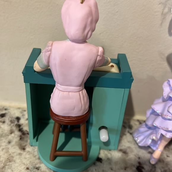 Two I love Lucy Christmas ornaments - Picture 6 of 9